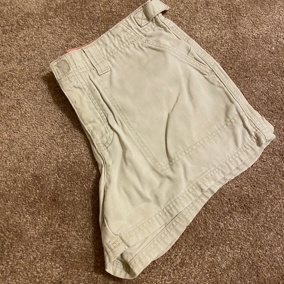 American Eagle Khaki Shorts - Picture 1 of 3